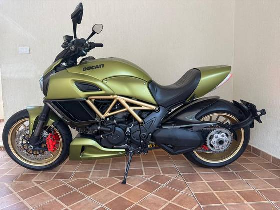 DUCATI DIAVEL DARK 